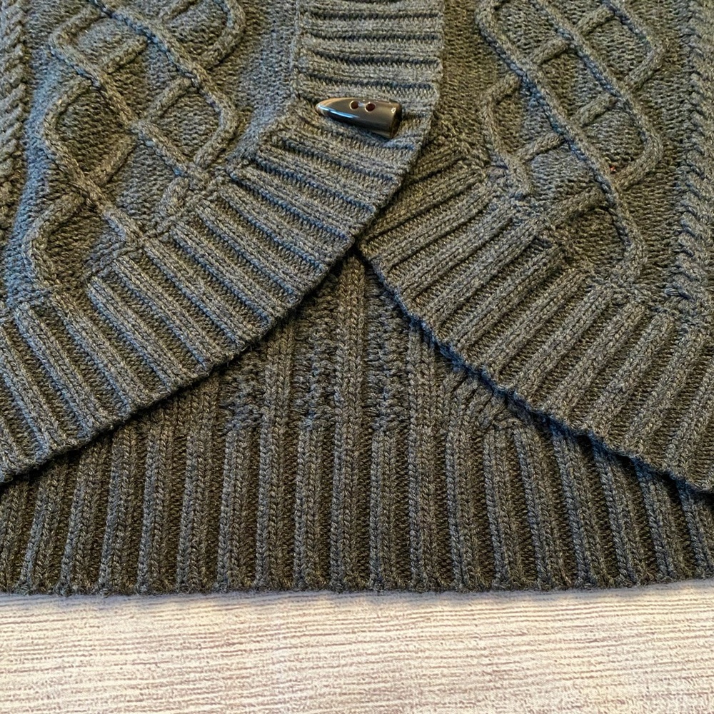 Cozy Gray Cable Knit Sweater - Picture 6 of 12